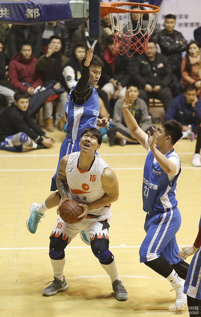 KOK体育-顶尖篮球教练云集研讨会,分享战术心得